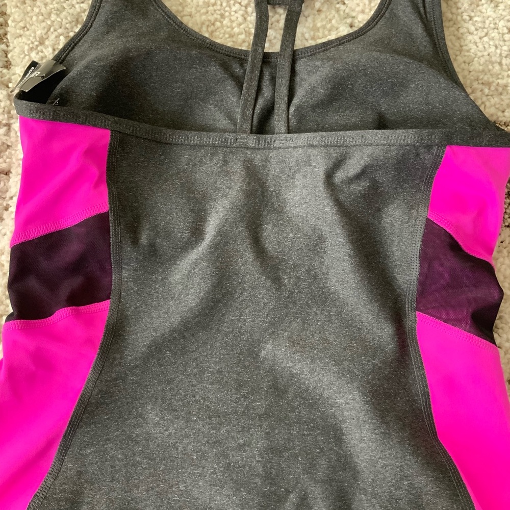 Express Core Tank Top - Picture 4 of 4
